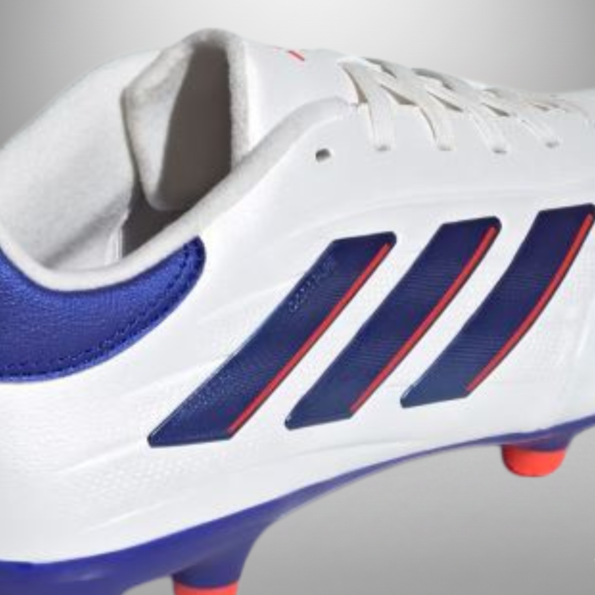 Zapatillas Adidas Copa Pure II League MG blanco y azul talla 44 2/3 detalle del logo y materiales