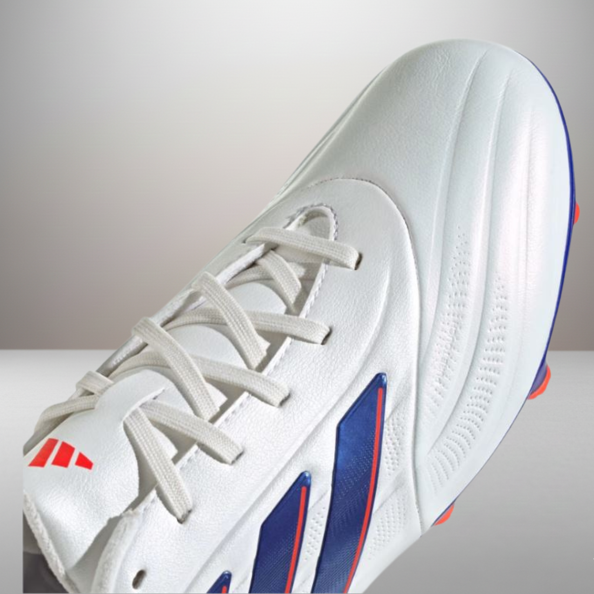 Zapatillas Adidas Copa Pure II League MG blanco y azul talla 44 2/3 vista delantera de la puntera
