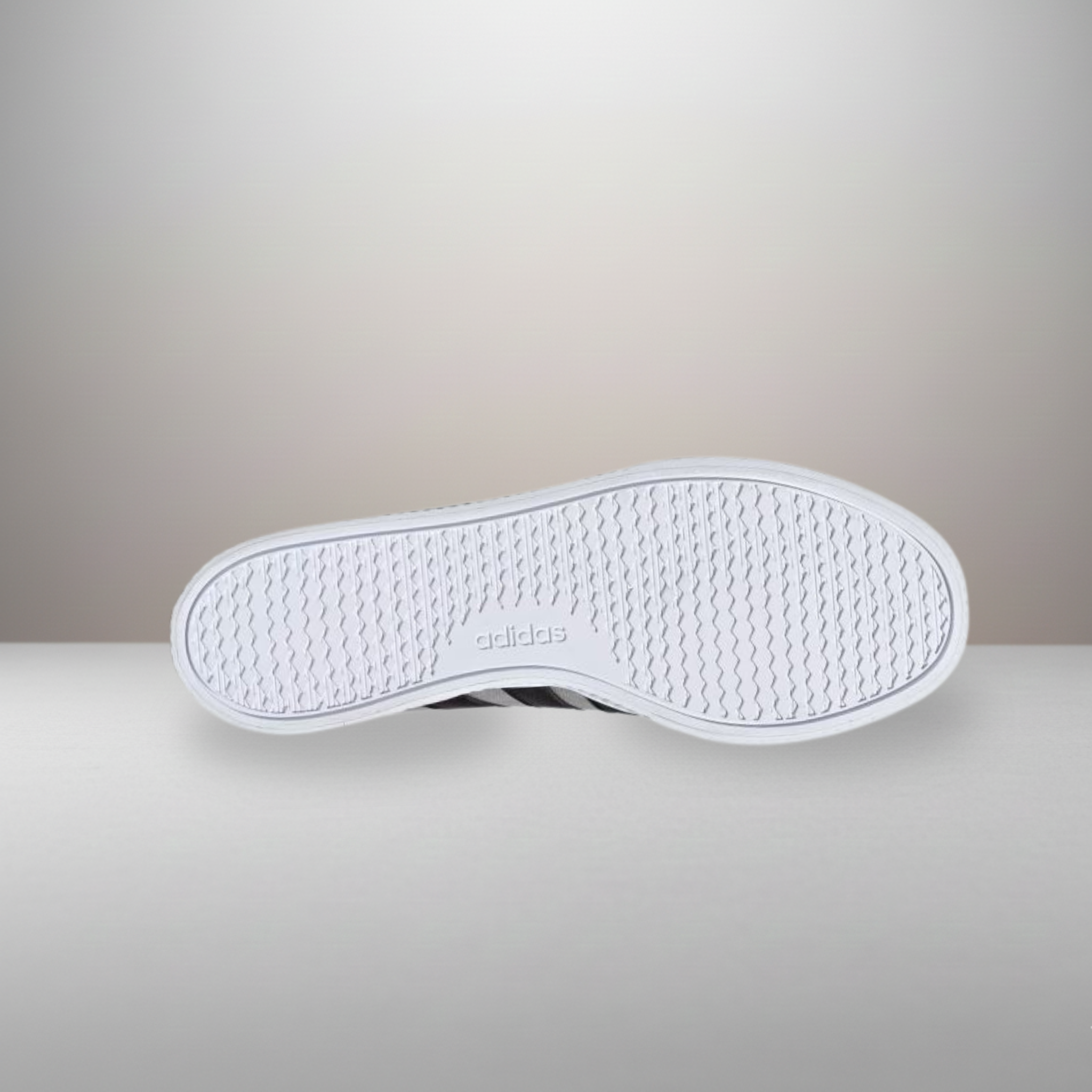 Zapatillas Adidas Daily 3.0 gris talla 42 2/3 detalle de la suela