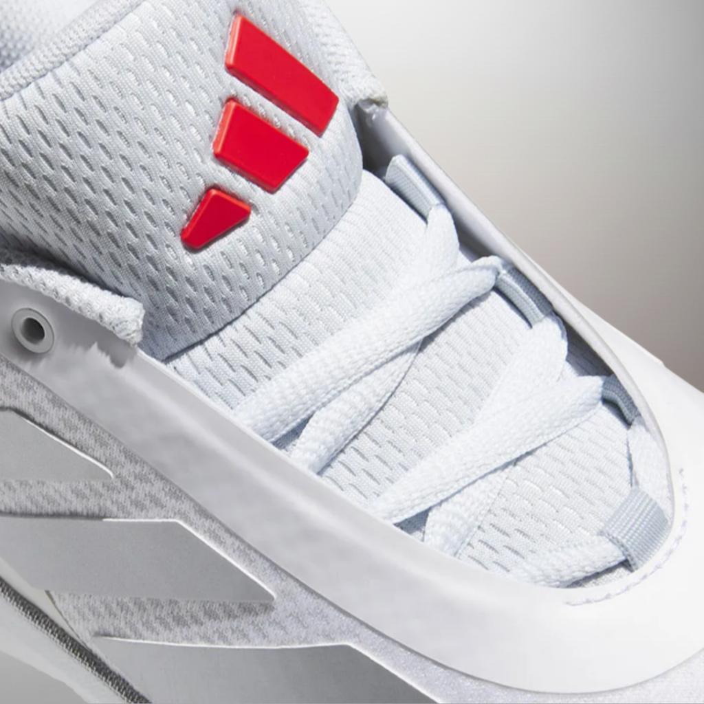 Zapatillas Adidas Legends Low gris talla 44 2/3 detalle del logo y materiales