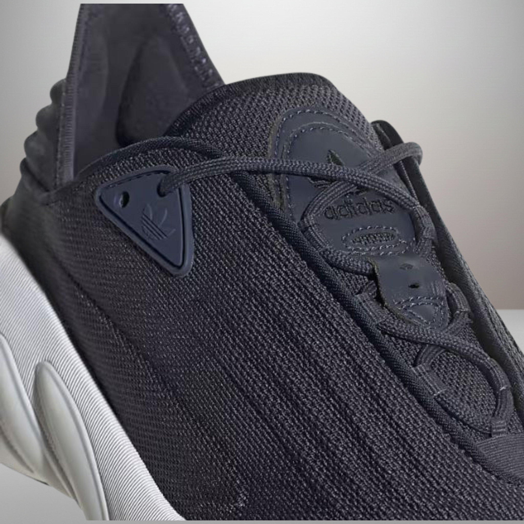 Zapatillas Adidas Originals Adifom SLTN azul talla 46 detalle de las cordoneras