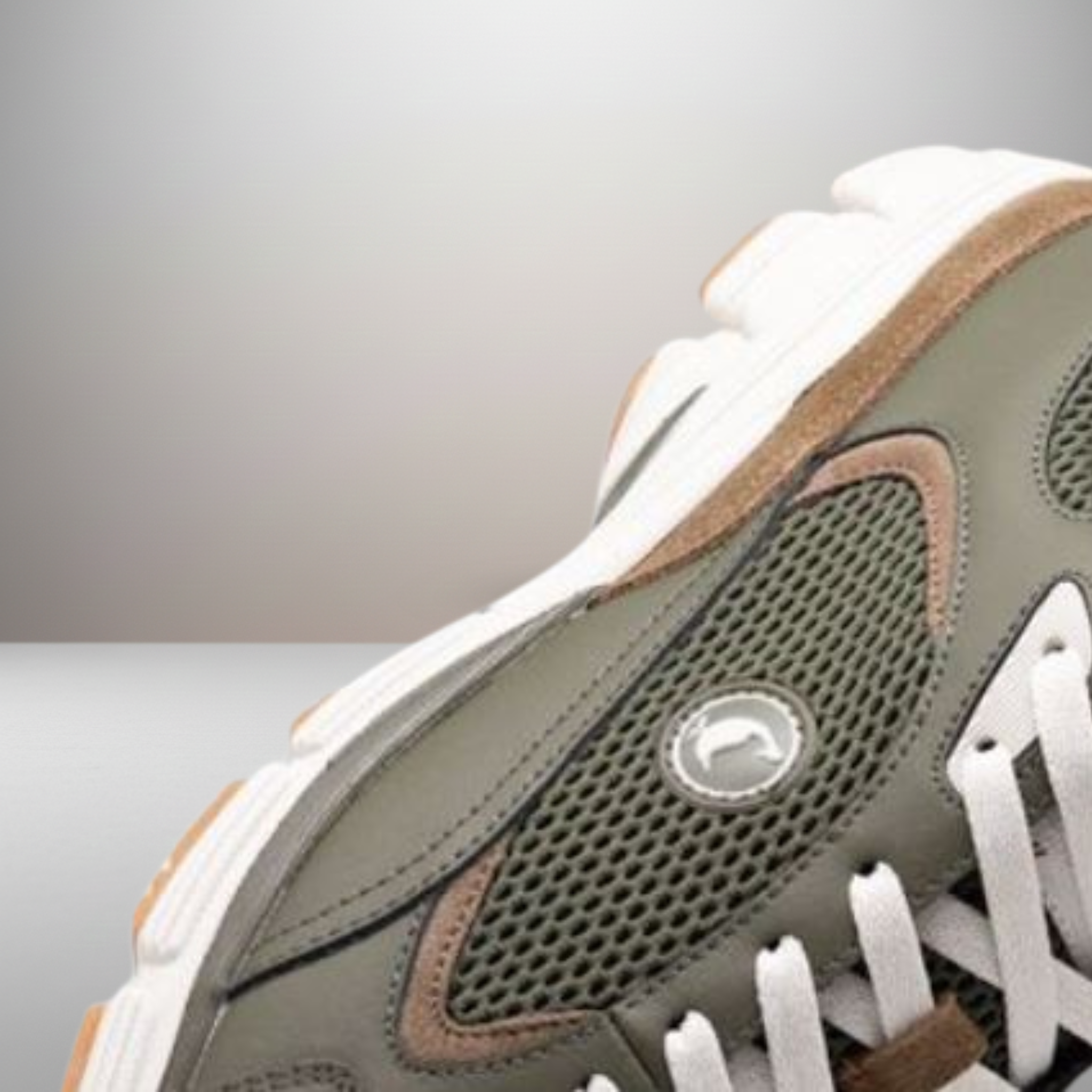 Zapatillas El Ganso Retro Track caqui talla 44 detalle del logo y materiales