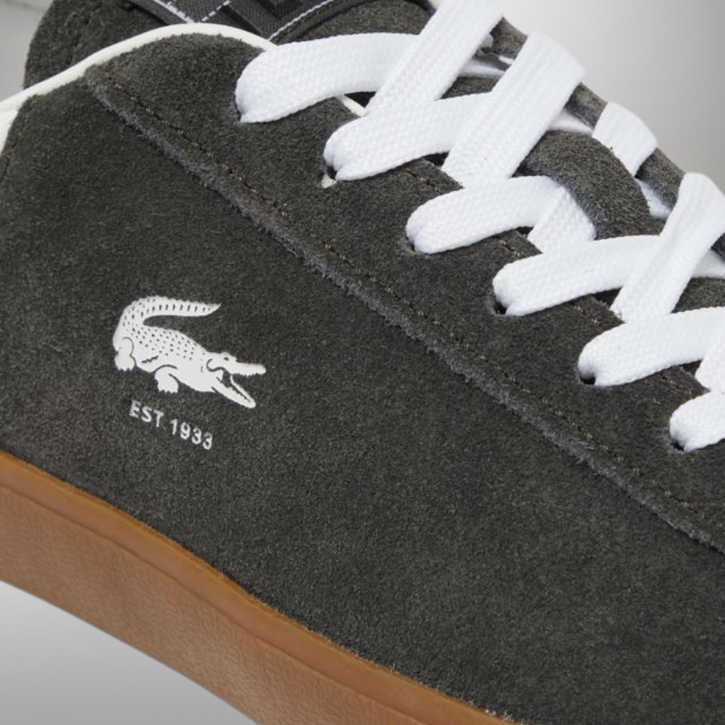 Zapatillas Lacoste Baseshot gris talla 41 detalle del logo y materiales