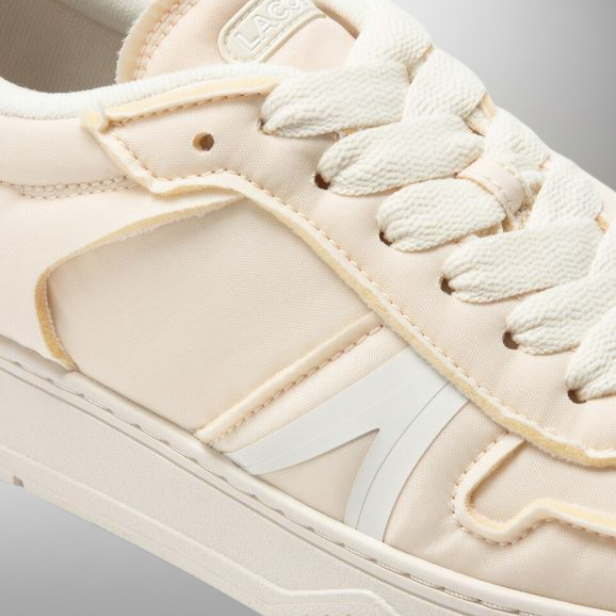 Zapatillas Lacoste L001 Crafted crema talla 40 detalle del logo y materiales