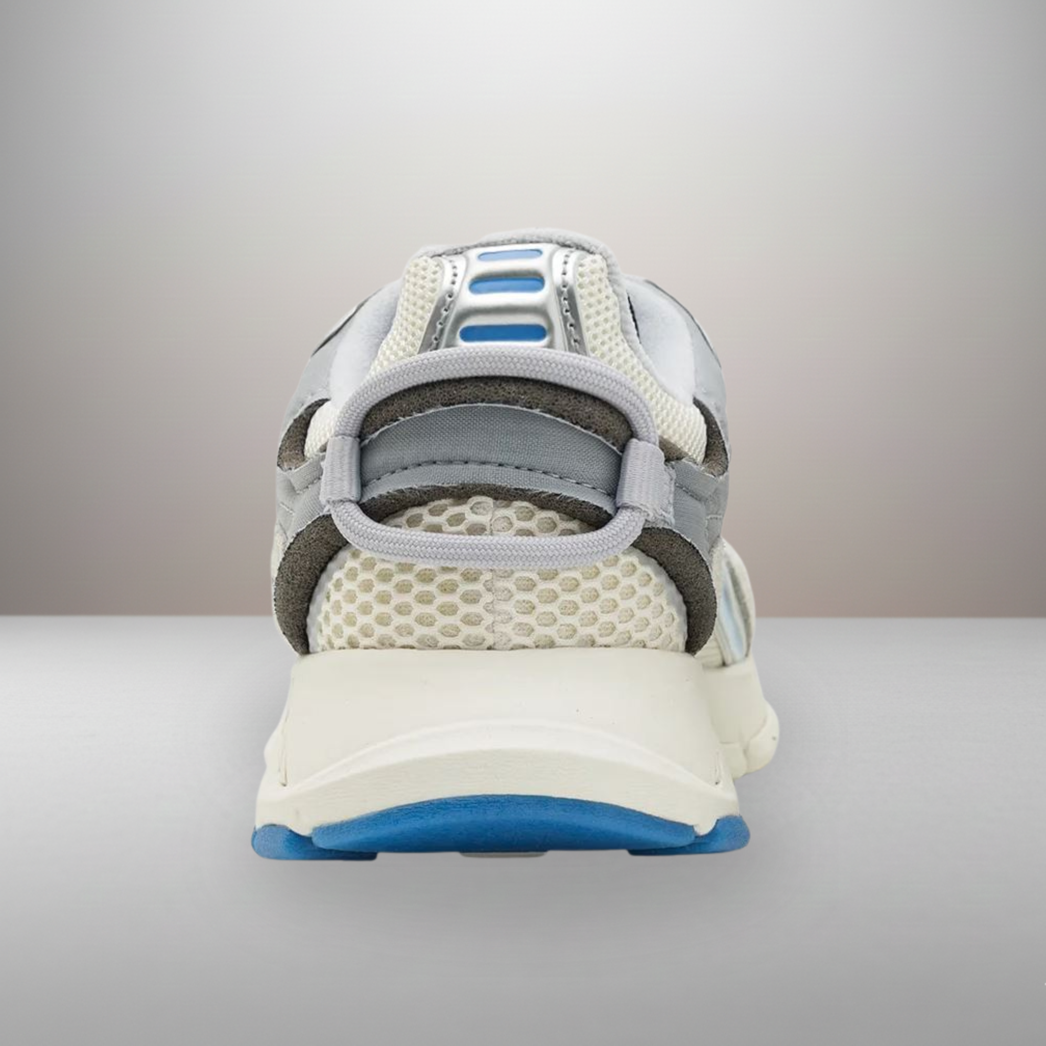 Zapatillas Lacoste L003 NEO 224 gris talla 42 vista trasera del talón
