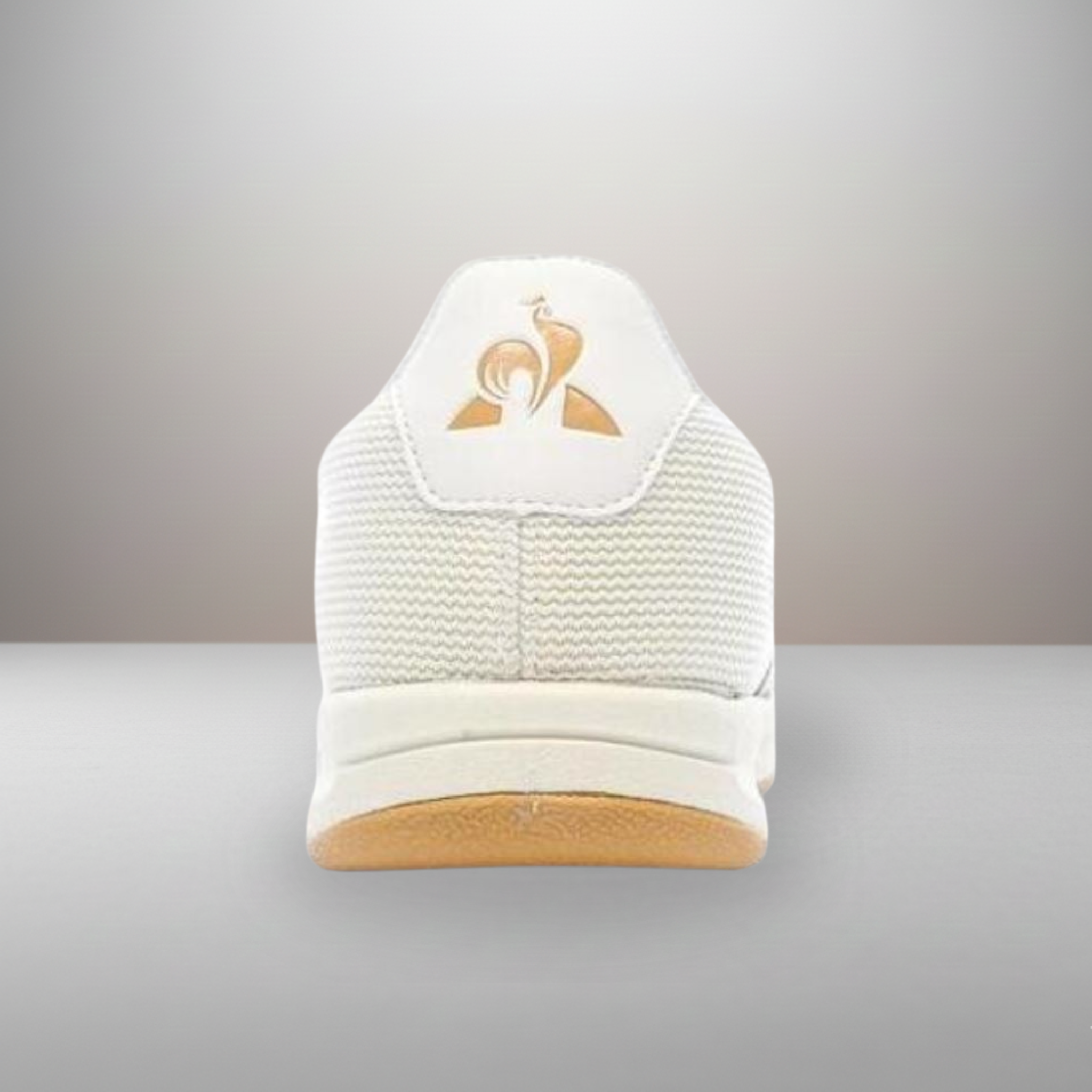Zapatillas Le Coq Sportif crema y dorado talla 43 vista trasera del talón con detalle de la marca