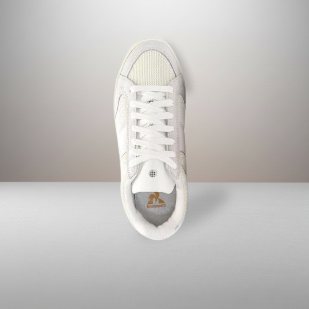 Zapatillas Le Coq Sportif crema y dorado talla 43 vista superior de la silueta estilizada