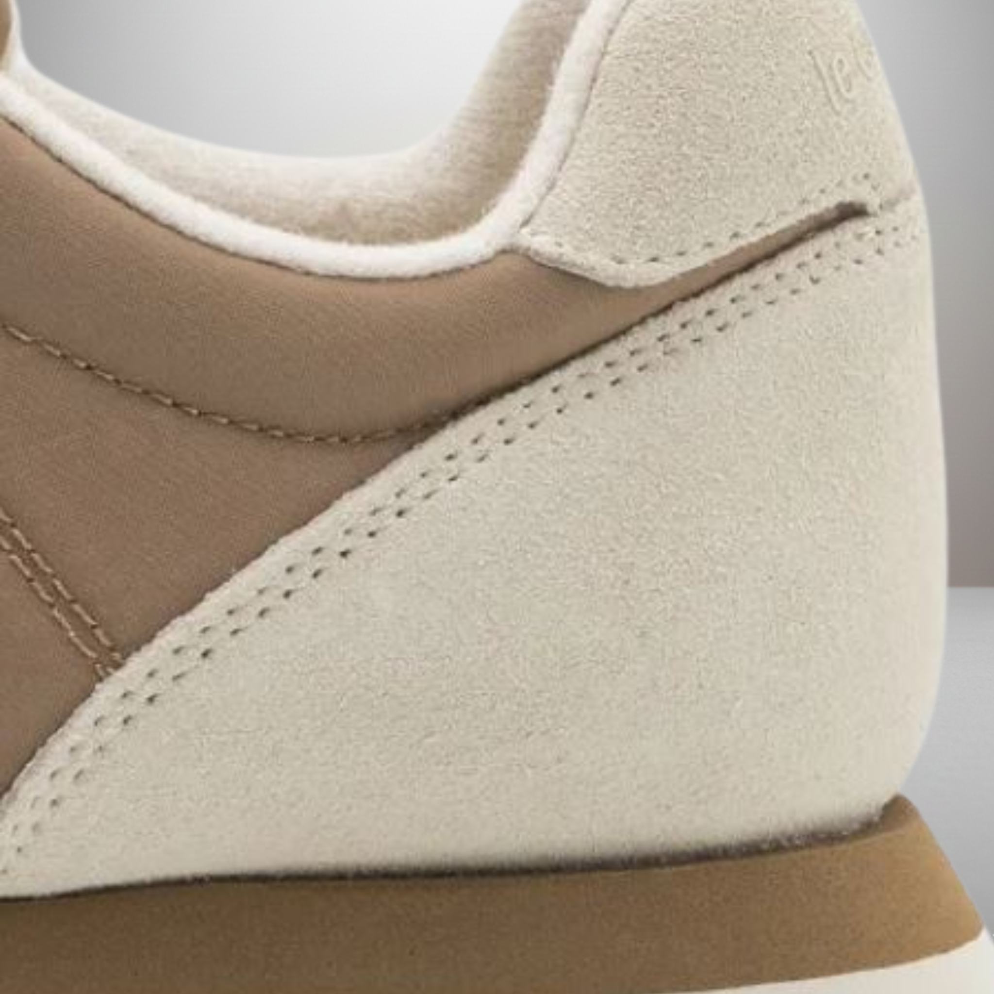 Zapatillas Le Coq Sportif Platinum 2 beige y marrón talla 42 vista trasera del talón ampliado