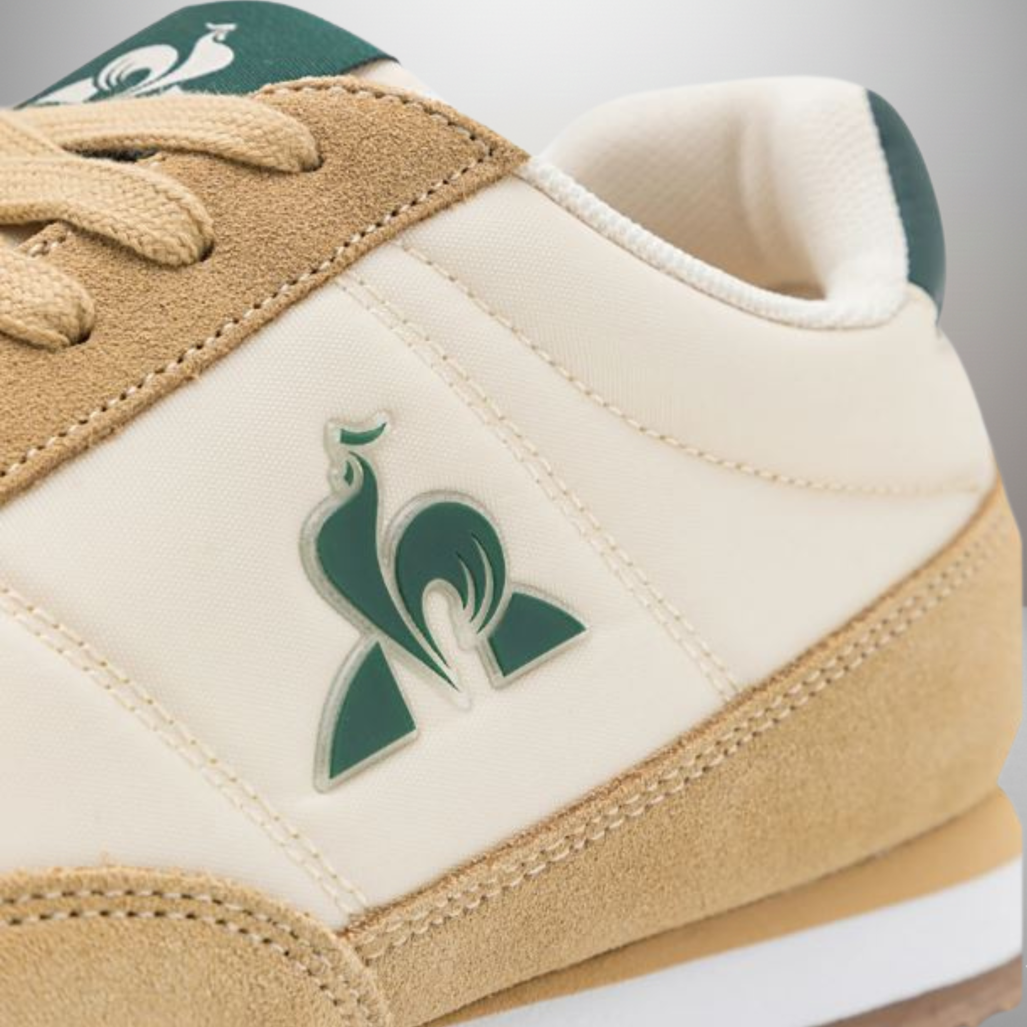 Zapatillas Le Coq Sportif Veloce beige y crema talla 44 detalle del logo y materiales de ante