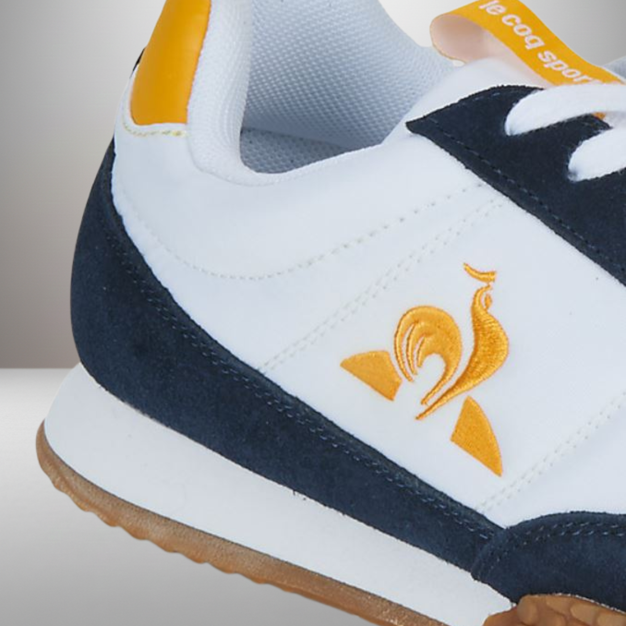 Zapatillas Le Coq Sportif Veloce blanco talla 43 detalle del logo y combinación de materiales