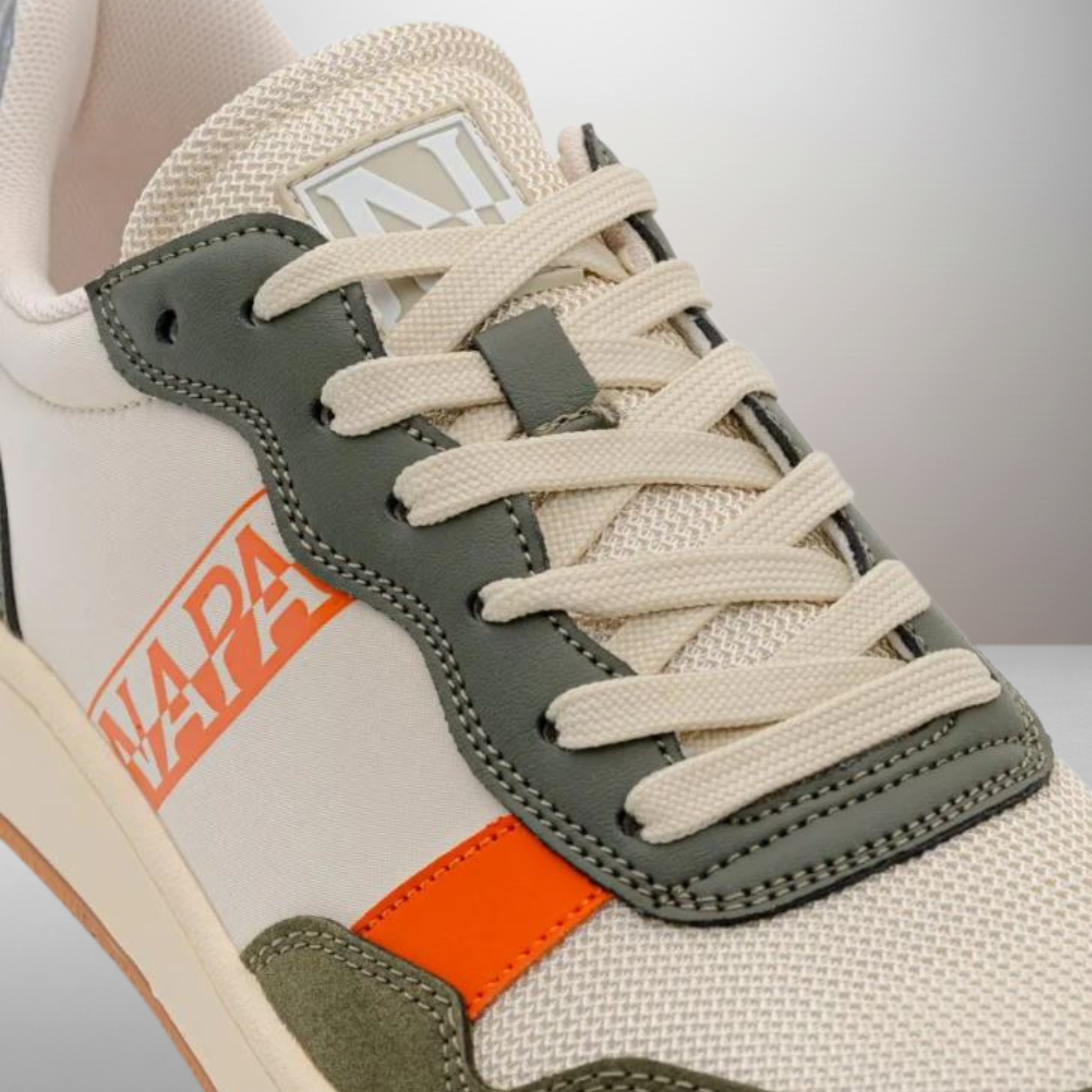 Zapatillas Napapijri Courtis beige y naranja talla 42 detalle del logo y materiales