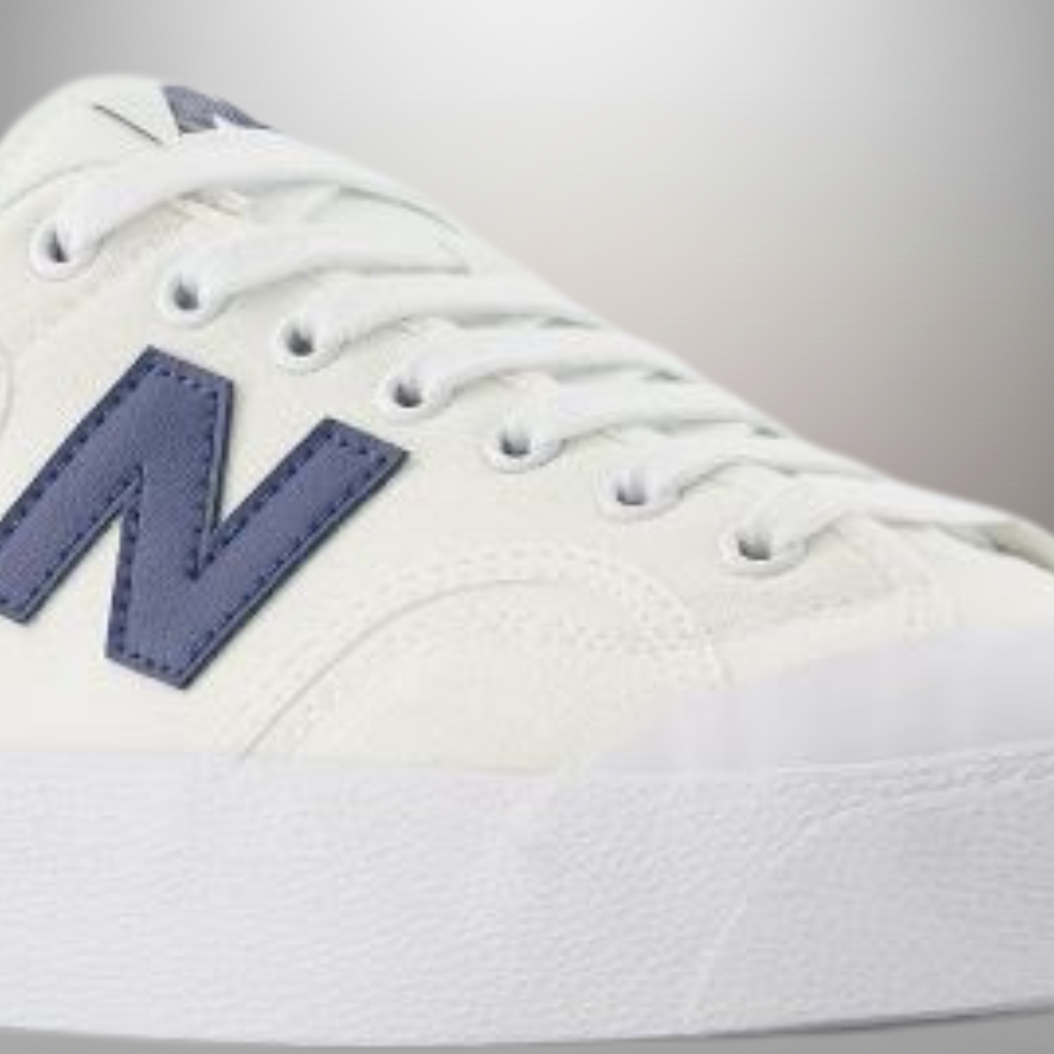 Zapatillas New Balance 100 blanco y azul talla 44.5 detalle de las cordoneras