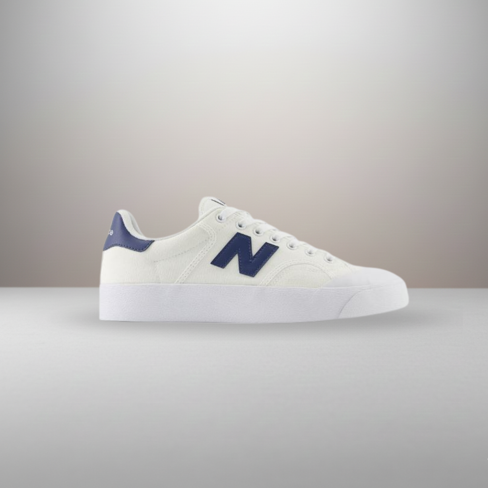 Zapatillas New Balance 100 blanco y azul talla 44.5 vista lateral exterior