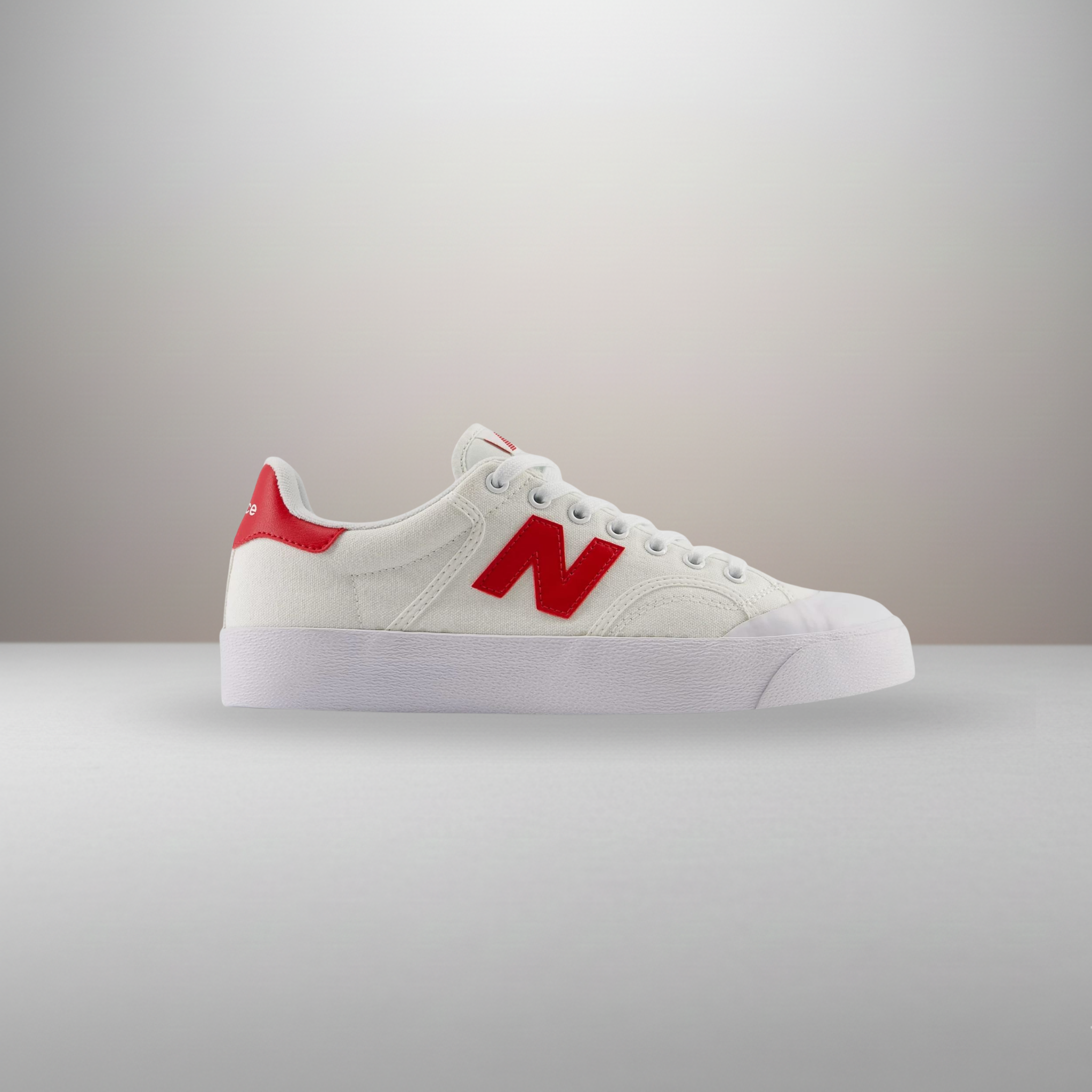 Zapatillas New Balance 100 blanco y rojo talla 43 vista lateral exterior