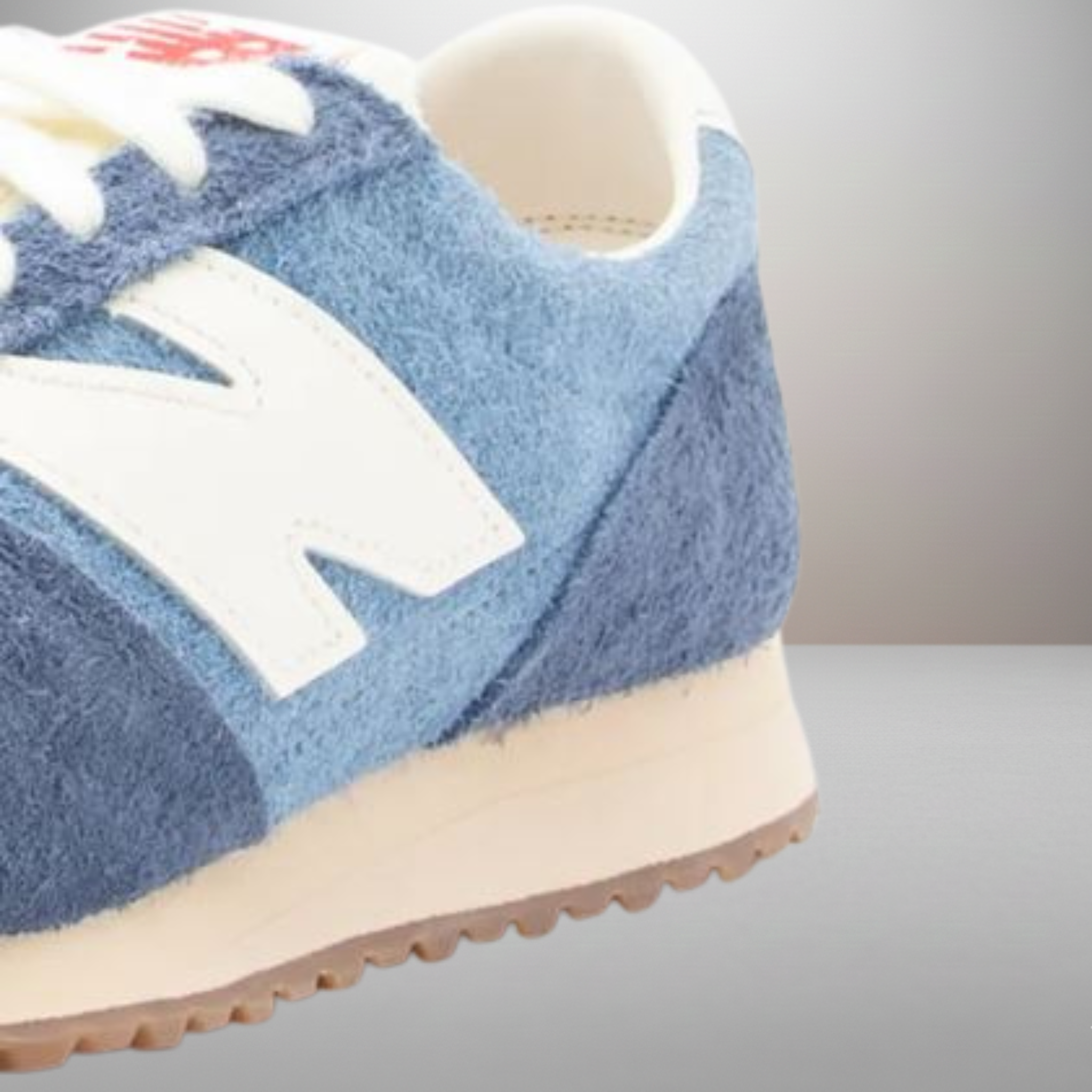 Zapatillas New Balance U471 azul talla 41.5 detalle del logo y materiales