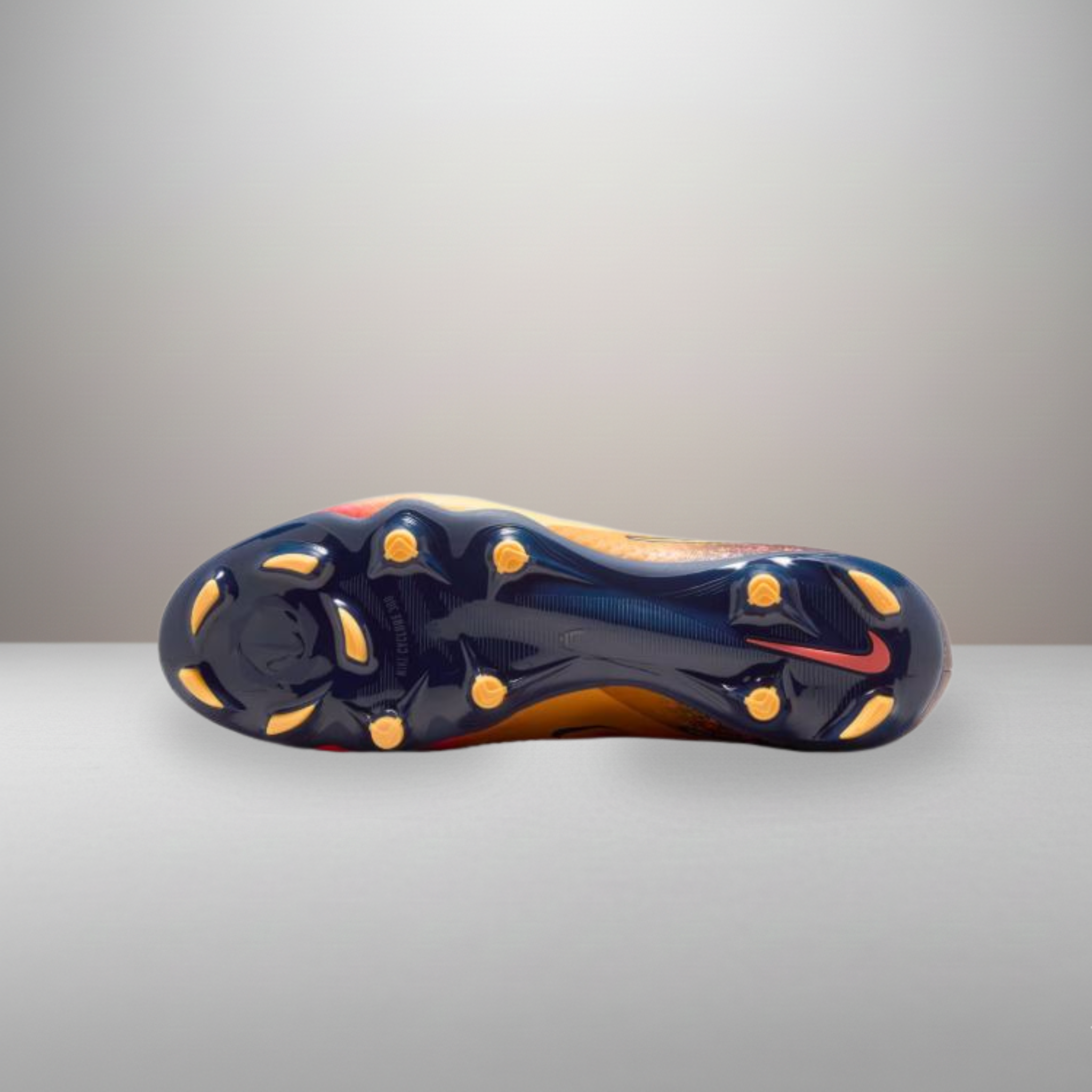 Zapatillas Nike Phantom 6 Low Academy naranja talla 44 detalle de la suela completa
