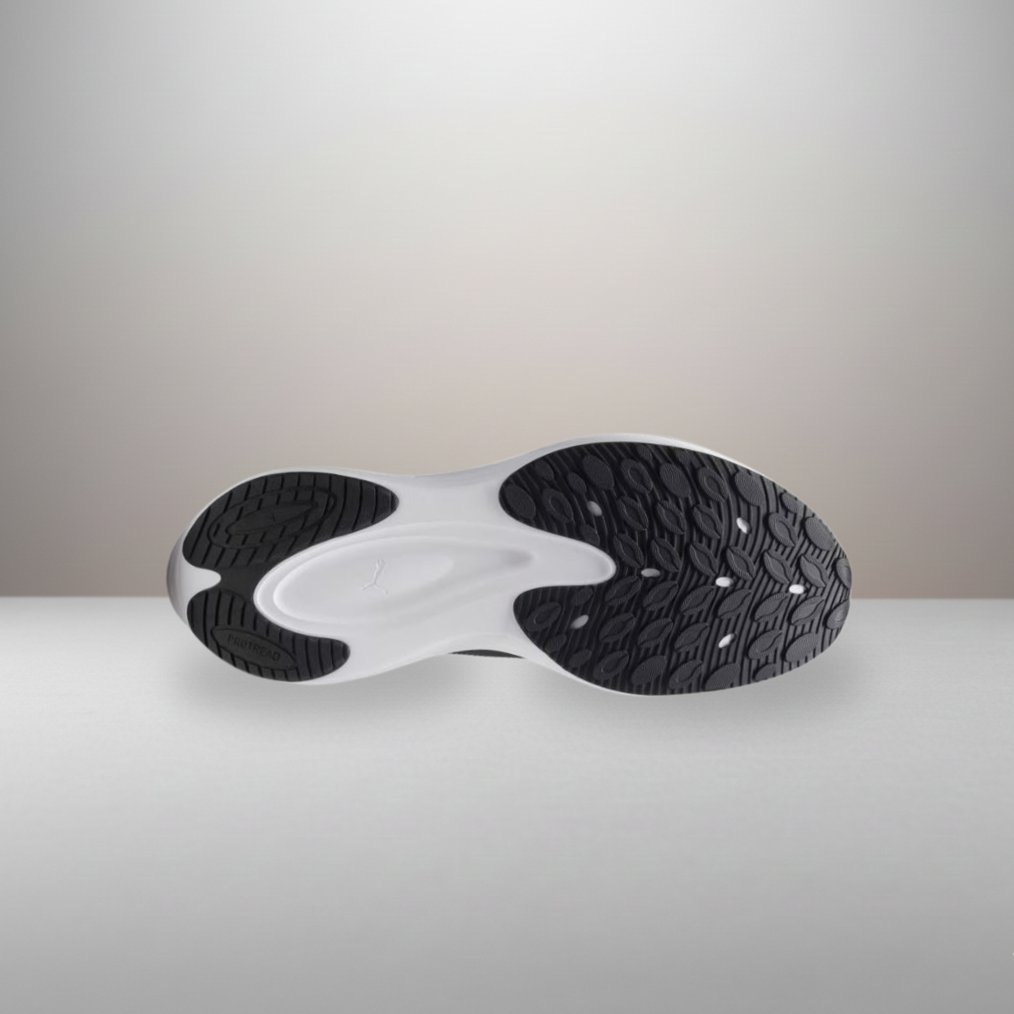 Zapatillas Puma Darter Pro negro talla 42 detalle de la suela de tracción