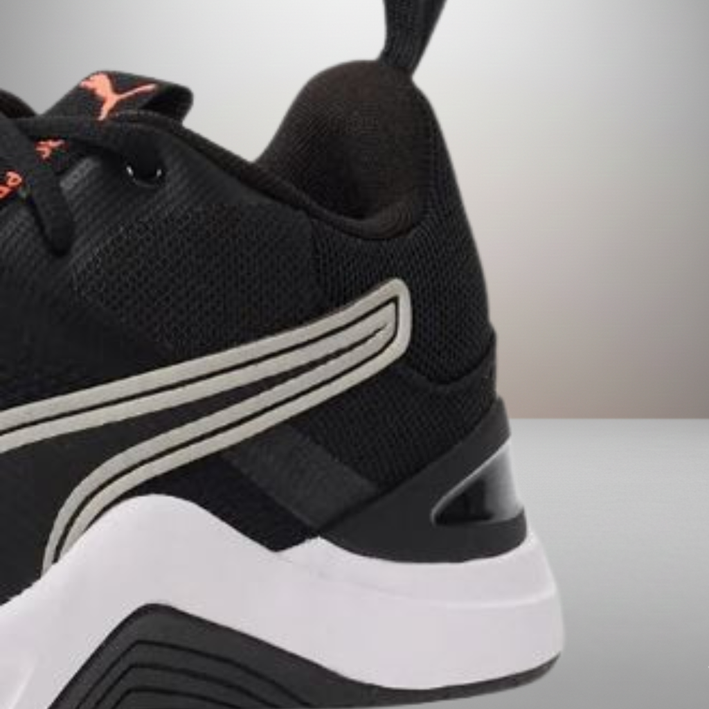 Zapatillas Puma Prospect negro detalle del logo y materiales