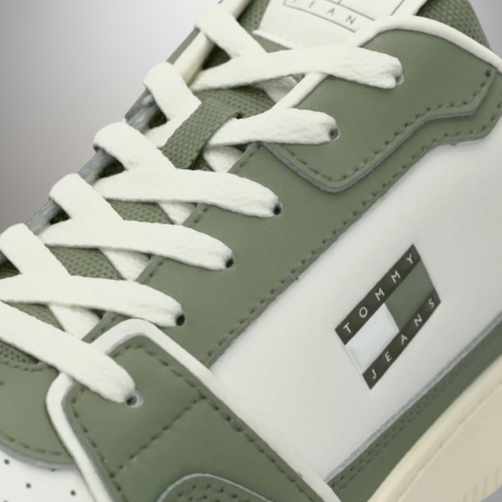 Zapatillas Tommy Jeans Retro Basket verde talla 40 detalle del logo de la bandera de Tommy y cuero microperforado