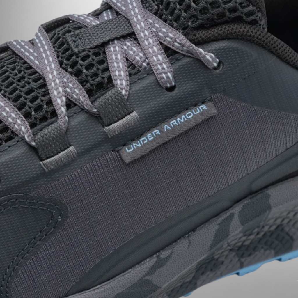 Zapatillas Under Armour Charged Bandit TR 3 color negro talla 40 detalle de las cordoneras