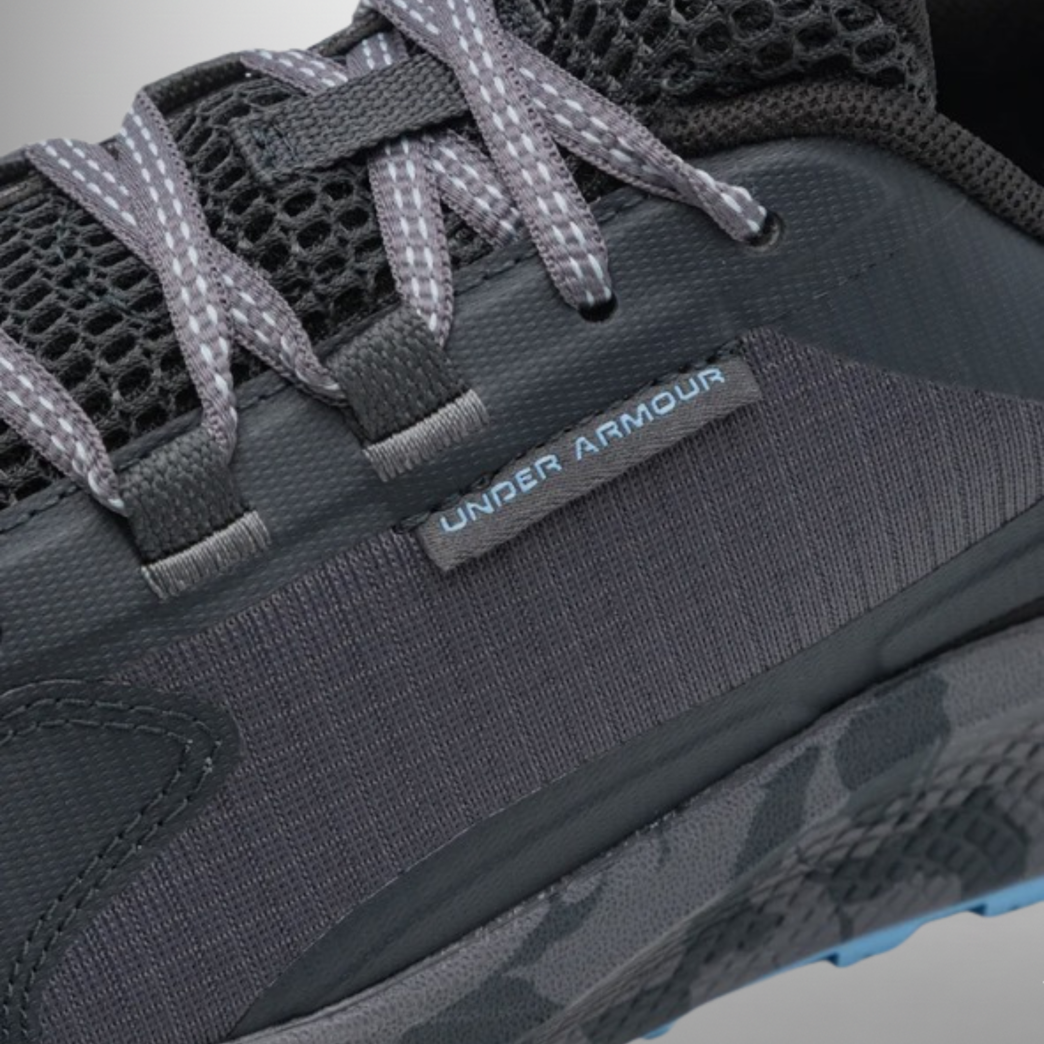 Zapatillas Under Armour Charged Bandit TR 3 color negro talla 40 detalle de las cordoneras