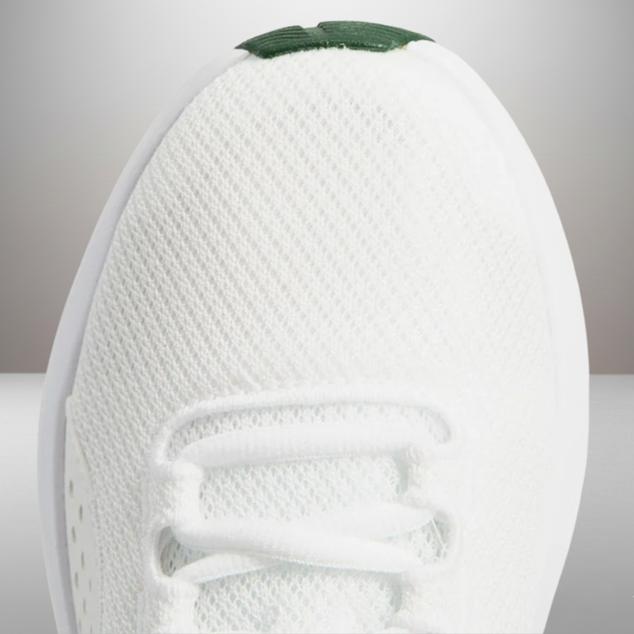 Zapatillas Under Armour Charged Surge 4 blanco talla 42 vista delantera de la puntera reforzada